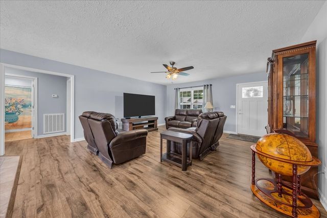 1841 Hills Chapel Rd, Manchester, TN 37355