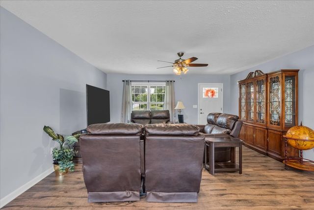 1841 Hills Chapel Rd, Manchester, TN 37355