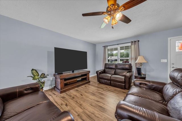 1841 Hills Chapel Rd, Manchester, TN 37355