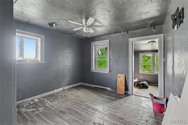5704 Labadie Avenue, St Louis, MO 63120