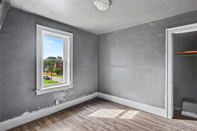 5704 Labadie Avenue, St Louis, MO 63120