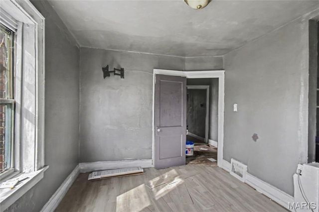 5704 Labadie Avenue, St Louis, MO 63120