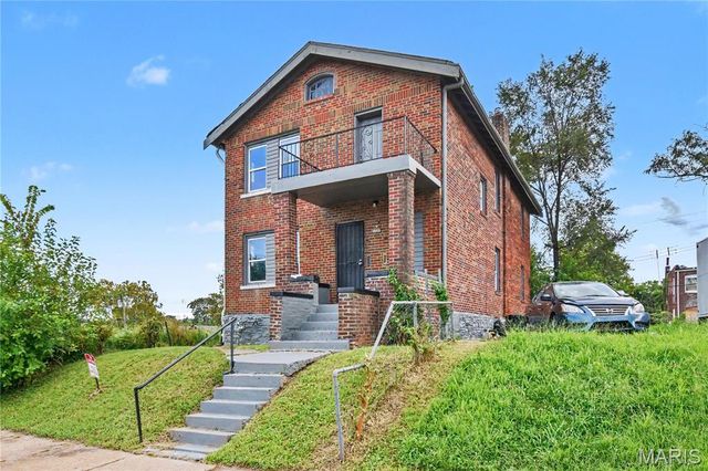 5704 Labadie Avenue, St Louis, MO 63120