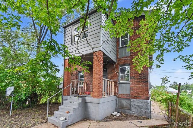 5704 Labadie Avenue, St Louis, MO 63120