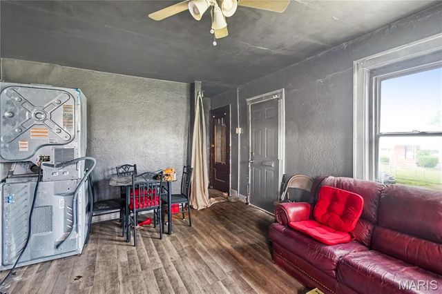 5704 Labadie Avenue, St Louis, MO 63120