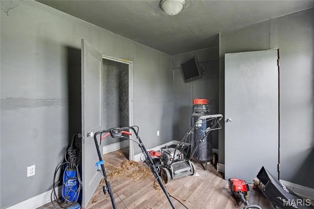 5704 Labadie Avenue, St Louis, MO 63120