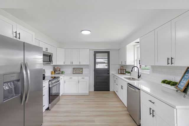 2425 Blue Valley Road SE, Lancaster, OH 43130