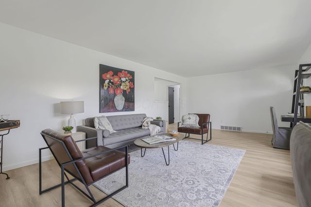 2425 Blue Valley Road SE, Lancaster, OH 43130