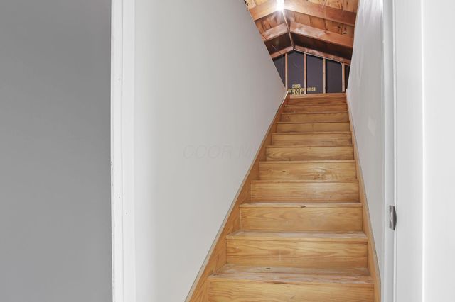 2425 Blue Valley Road SE, Lancaster, OH 43130