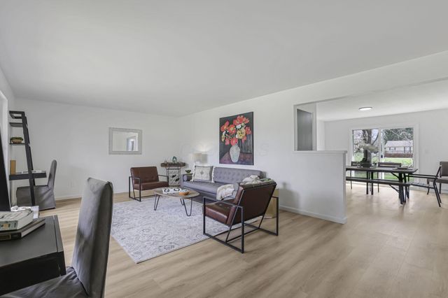 2425 Blue Valley Road SE, Lancaster, OH 43130