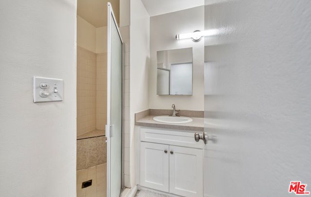6250 Buckingham 204, Culver City, CA 90230
