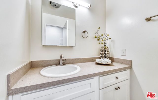 6250 Buckingham 204, Culver City, CA 90230