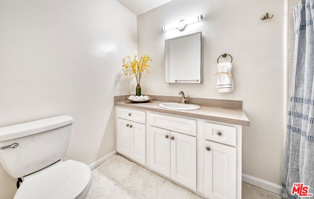 6250 Buckingham 204, Culver City, CA 90230