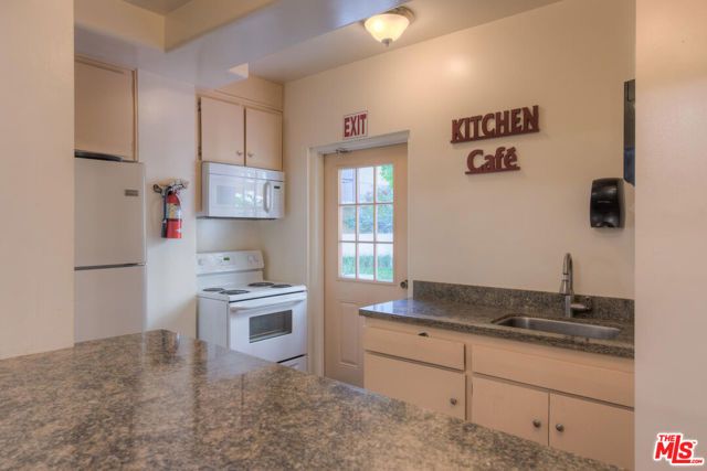 6250 Buckingham 204, Culver City, CA 90230
