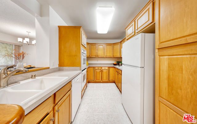 6250 Buckingham 204, Culver City, CA 90230