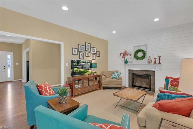 8484 Patrick Henry WAY, Gloucester, VA 23061