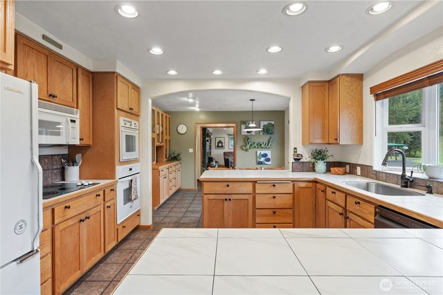 245 Joe Rocky Road, Raymond, WA 98577