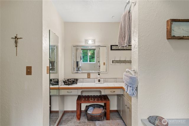 245 Joe Rocky Road, Raymond, WA 98577