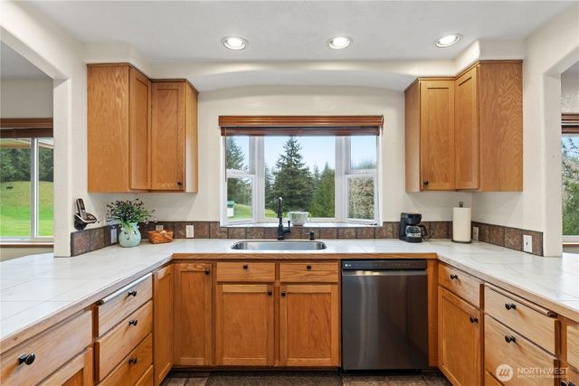 245 Joe Rocky Road, Raymond, WA 98577