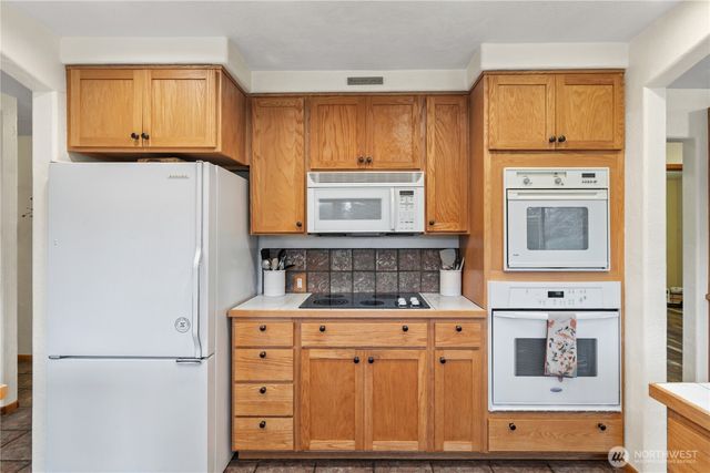 245 Joe Rocky Road, Raymond, WA 98577