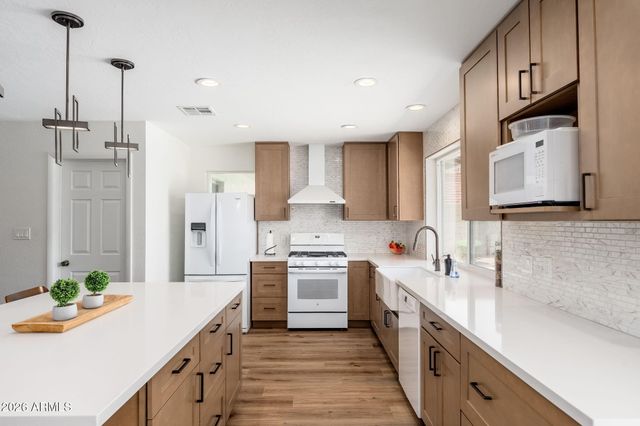 2426 E SAHUARO Drive, Phoenix, AZ 85028