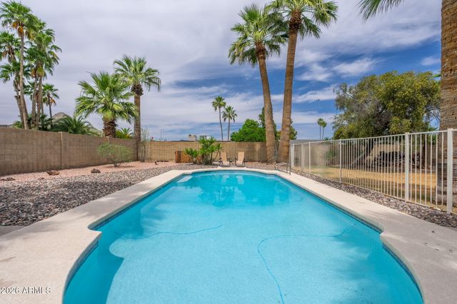 2426 E SAHUARO Drive, Phoenix, AZ 85028
