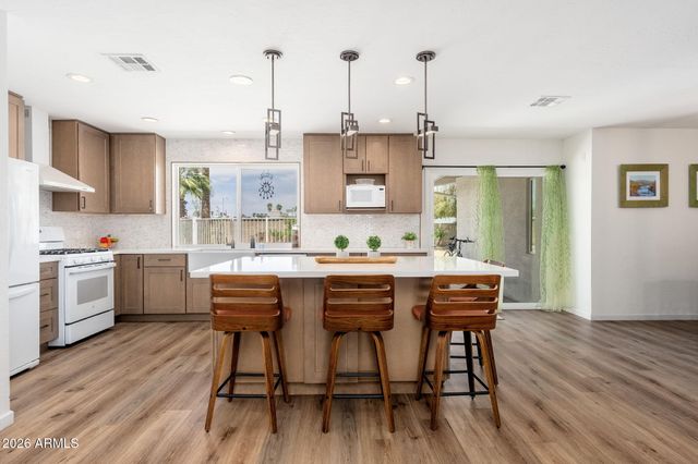 2426 E SAHUARO Drive, Phoenix, AZ 85028