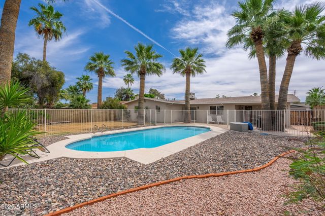 2426 E SAHUARO Drive, Phoenix, AZ 85028