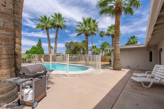 2426 E SAHUARO Drive, Phoenix, AZ 85028