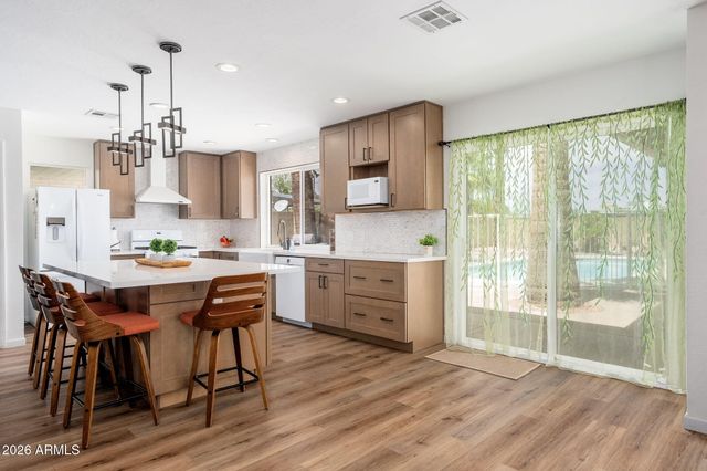 2426 E SAHUARO Drive, Phoenix, AZ 85028