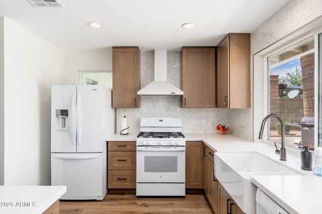 2426 E SAHUARO Drive, Phoenix, AZ 85028