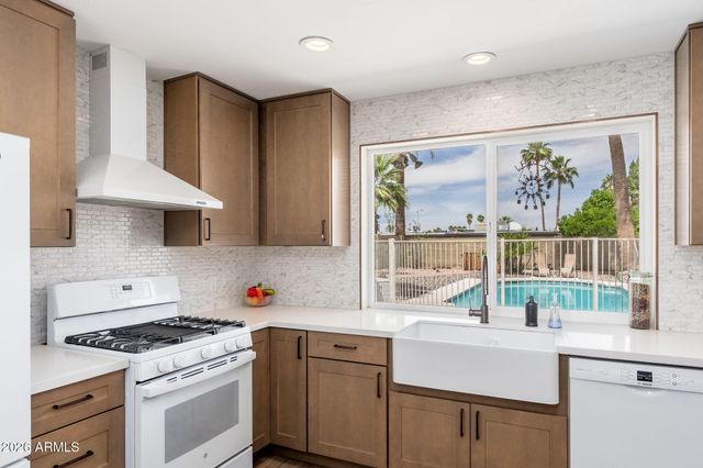 2426 E SAHUARO Drive, Phoenix, AZ 85028