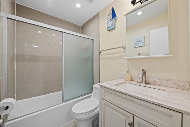 941 Crystal Lake Drive 403, Deerfield Beach, FL 33064