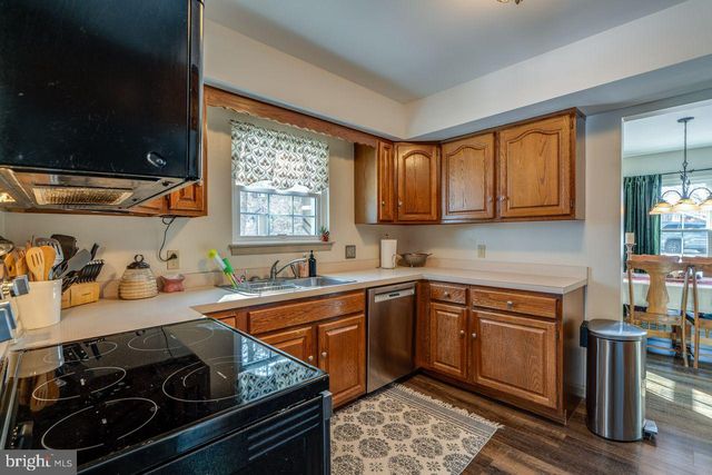 113 OAK KNOLL CIR, Millersville, PA 17551