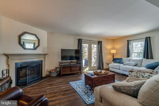 113 OAK KNOLL CIR, Millersville, PA 17551