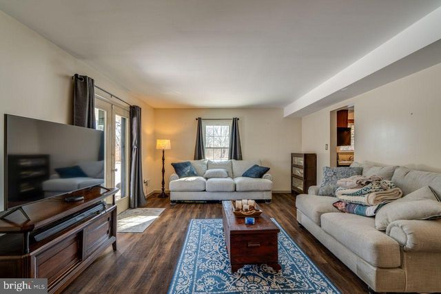 113 OAK KNOLL CIR, Millersville, PA 17551