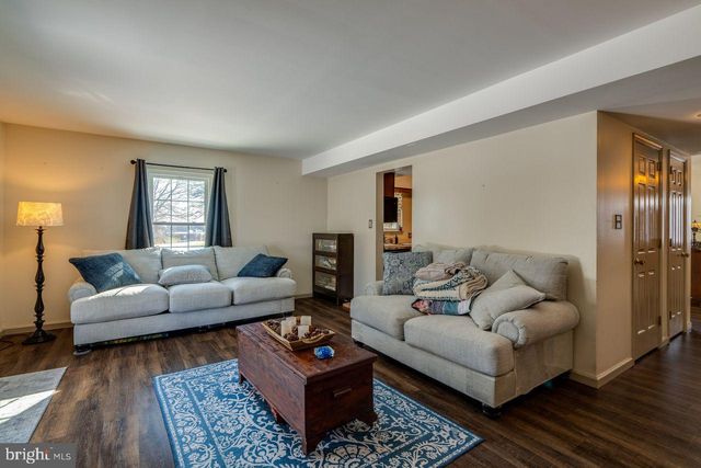 113 OAK KNOLL CIR, Millersville, PA 17551