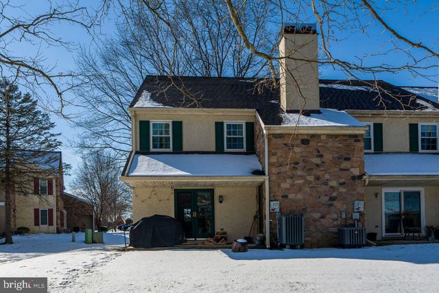 113 OAK KNOLL CIR, Millersville, PA 17551