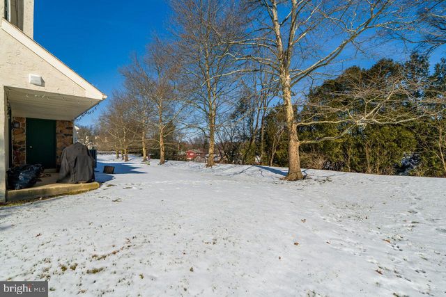 113 OAK KNOLL CIR, Millersville, PA 17551