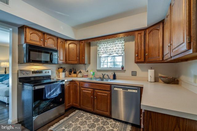 113 OAK KNOLL CIR, Millersville, PA 17551