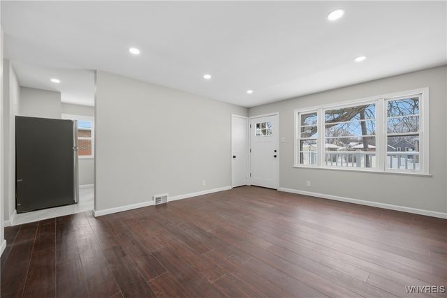 657 72nd Street, Niagara Falls, NY 14304