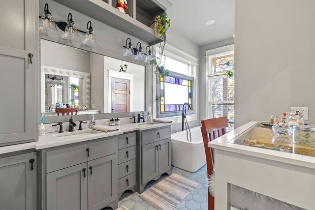 234 SW F Street, Bentonville, AR 72712