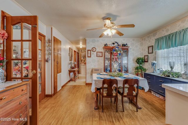 307 W Westbrook Street, Wallace, NC 28466