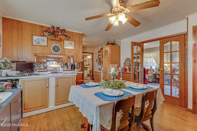 307 W Westbrook Street, Wallace, NC 28466