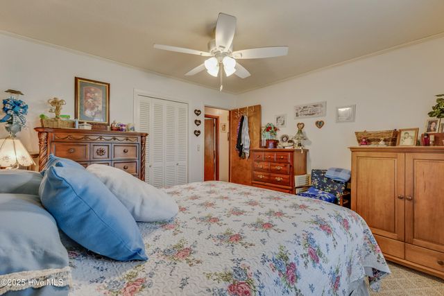 307 W Westbrook Street, Wallace, NC 28466