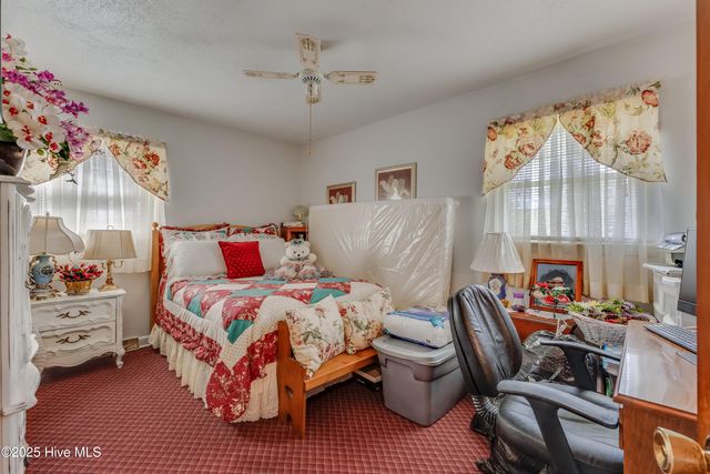 307 W Westbrook Street, Wallace, NC 28466