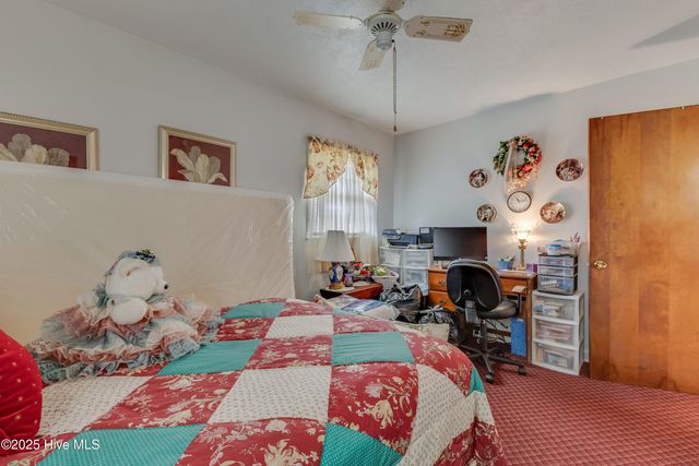 307 W Westbrook Street, Wallace, NC 28466