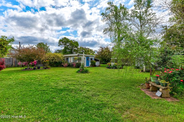 307 W Westbrook Street, Wallace, NC 28466
