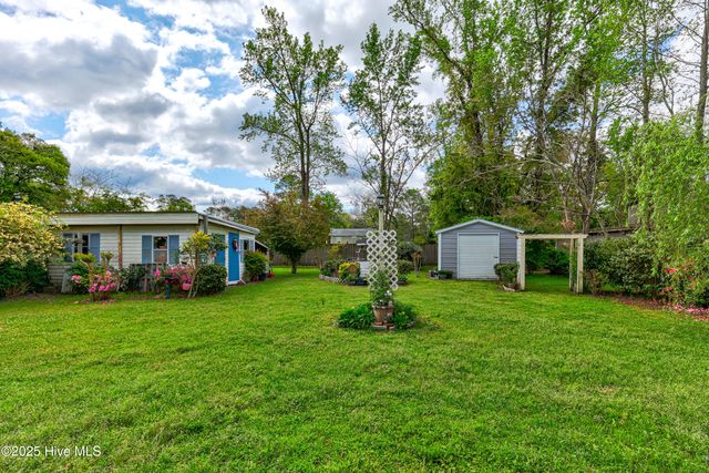 307 W Westbrook Street, Wallace, NC 28466