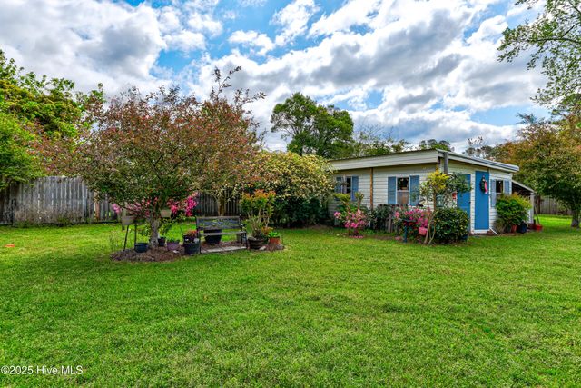 307 W Westbrook Street, Wallace, NC 28466